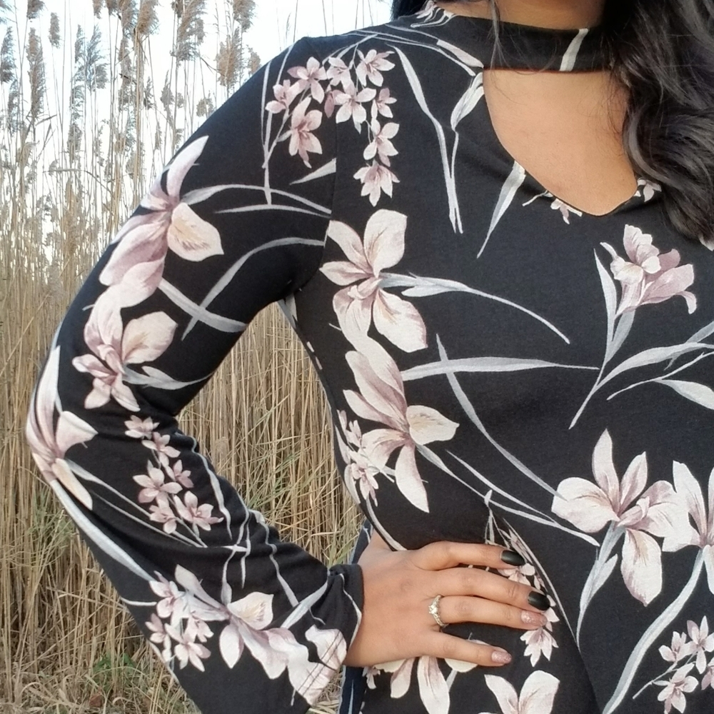 LAST 1| WILD FLOWER BLACK FLORAL CUTOUT DRESS - Picture 6 of 7